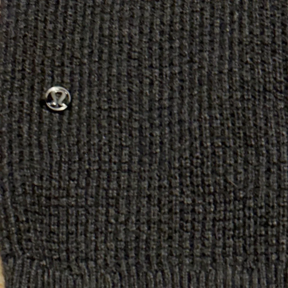Lululemon The Sweater Life V-Neck Waffle Knit Dark Gray‎ Thumbholes XS No Tag